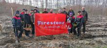 Pracownicy Firestone Airide w Wolsztynie sadzą las